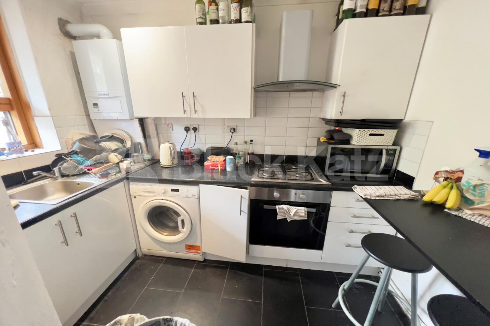 Superbly located & neutrally decorated throughout with wooden floors Brandon Street , Elephant and Castle